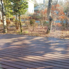 広いウッドデッキ