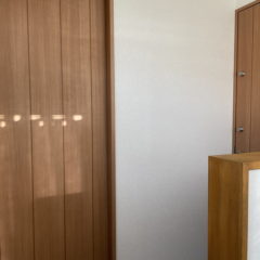 シューズボックスは隣室と共用