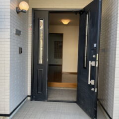 (玄関)